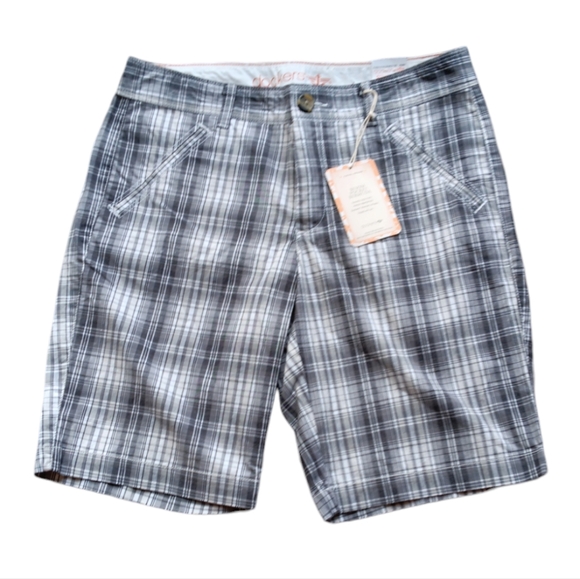 Dockers Pants - DOCKERS WOMEN'S SIZE 6 PLAID BERMUDA SHORTS.